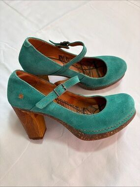 The Art Company Teal Suede Heels, NWOT